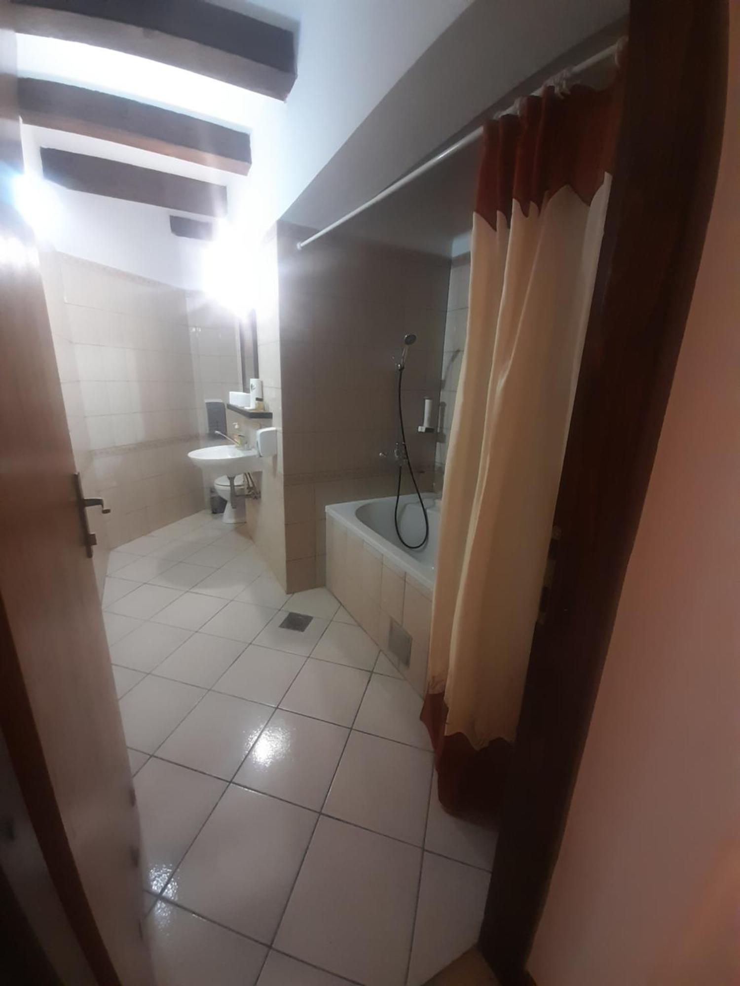 Teuta Palace Dom Faletici Hotel Szarajevó Kültér fotó
